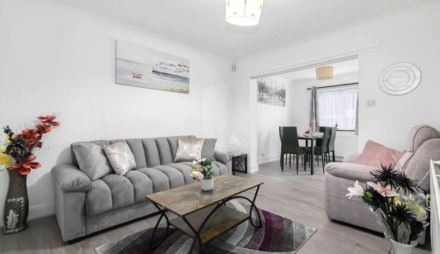 Spacious 4-bed home in a prime location near Wembley stadium