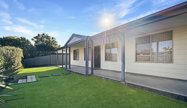 Spacious 4-Bed Home 2-Min to the Beach