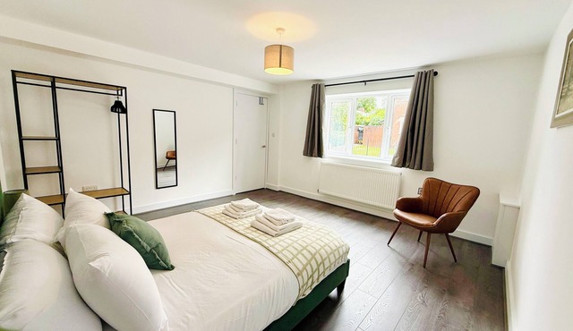 Spacious 4‑Bed Home Near Metrolink Whitefield