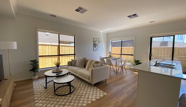 Spacious 4-bed House in Werribee