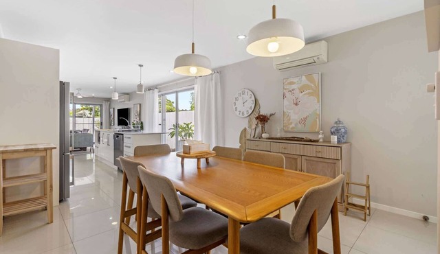 Spacious 4-Bed House with Secure Parking