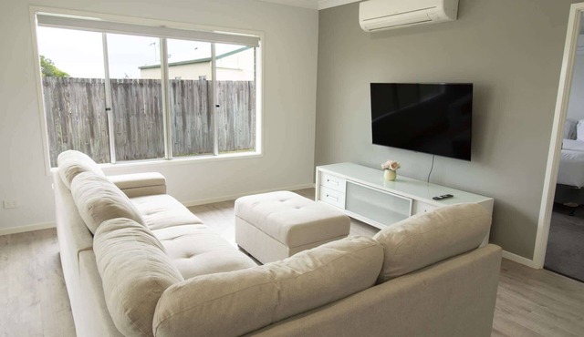 Spacious 4-Bed House in Leafy Plainland