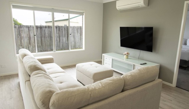 Spacious 4-Bed House in Leafy Plainland