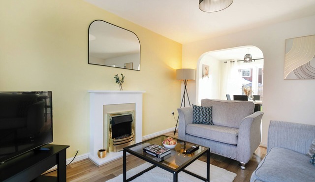 Spacious 4 Bed House for Contractors – Parking Wi-Fi Lincoln