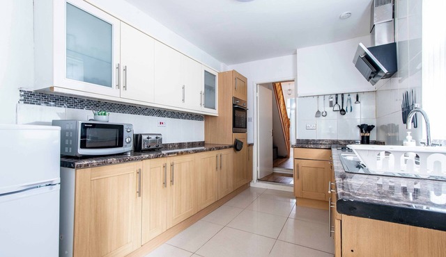 Spacious 4-Bed House with Flexible Layout