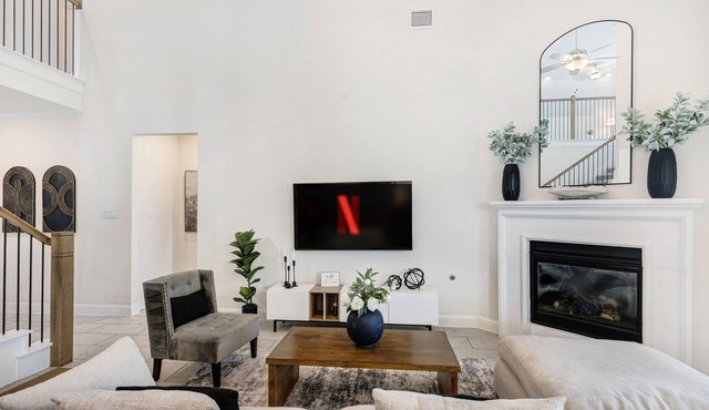 Spacious 4-bed house in lovely Royse City Corporate Stays Private backyard