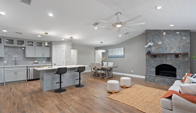Spacious 4 Bed I 3 Bath in Austin, Texas with Office and Fast Wi-Fi