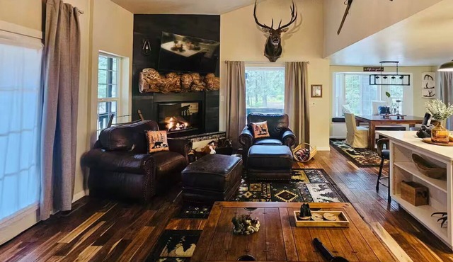 Spacious 4 Bed + Lakes + ATV trails!