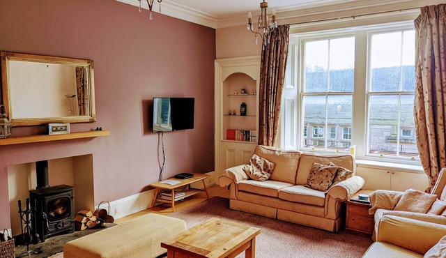 Spacious 4 Bed Maisonette on Scottish Borders High Street