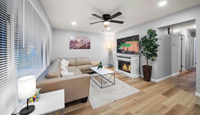 Spacious 4 Bed Room Haven in Clawson Near Bham