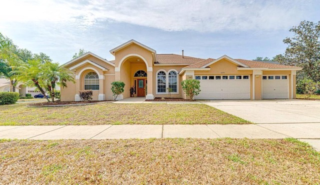 Spacious 4 Bed South Facing Pool Villa Near Disney