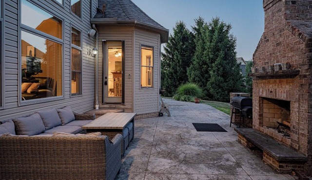Spacious 4-bedroom house in serene Highland Hts! W/pool AC, WiFi, fitness room