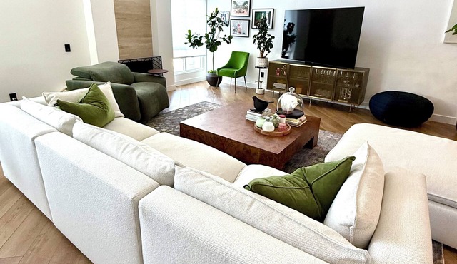 Spacious 4-bedroom house with AC, WiFi in cool Huntington Beach