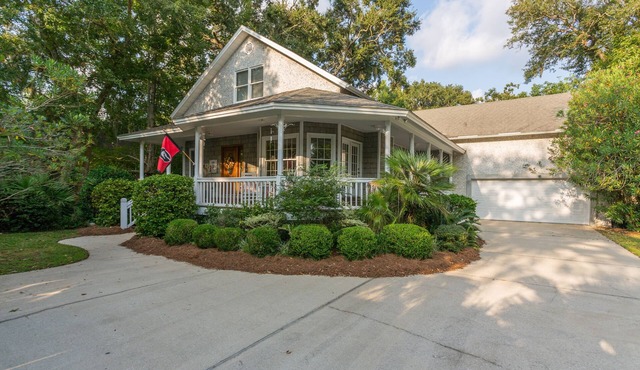 Spacious 4 bed, 3 bath mid-island SSI home