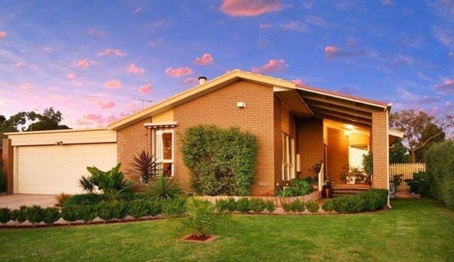 Spacious 4 Bedoom Family Home close to Uni and Uni Hill