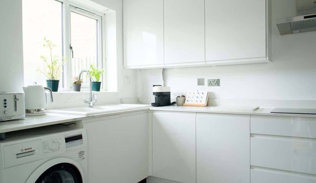 Spacious, 4-bedroom home close to the tube, with easy access to central London.