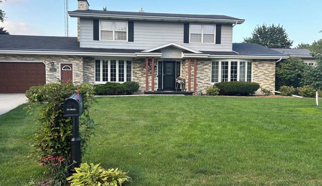 Spacious 4-bedrm, 3 bath home in FDL, new kitchen, gym, WiFi, patio, 2 tv rooms
