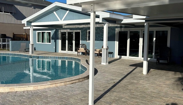 Spacious 4-bedroom house in beautiful Hernando Beach with WiFi, pool, sleeps 8