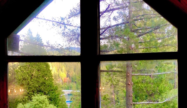 Spacious 4-bedroom chalet in beautiful Lake Arrowhead with WiFi