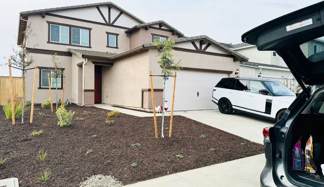 Spacious 4-bedroom house with WiFi, AC in charming Rancho Cordova