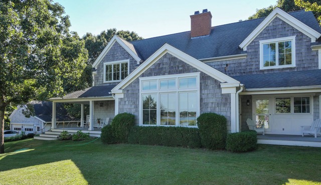 Spacious 4 bedroom Water View home w/Pool, Spa, Private Dock in Shelter Island