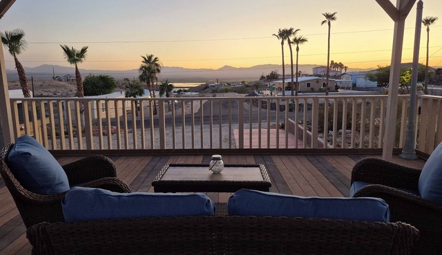 Spacious 4-bedroom house with AC, WiFi in wonderful Golden Shores