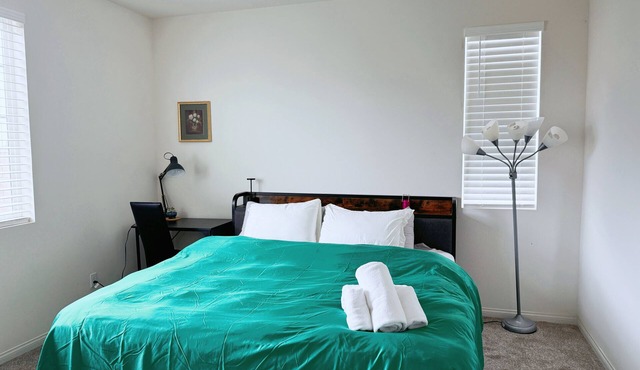 Spacious 4-bedroom house with WiFi, AC in peaceful neighborhood, Free Parking