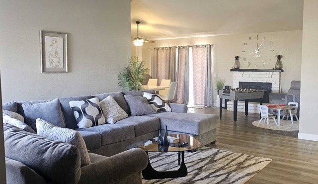 Spacious 4-bedroom house with WiFi, AC in welcoming Moreno Valley