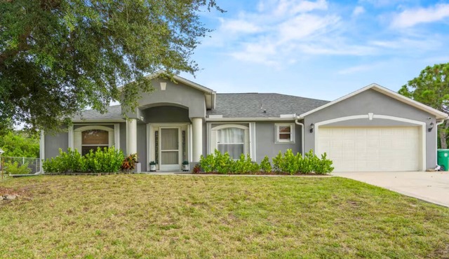 Spacious 4-bedroom and two bathroom house in tranquil Port St. Lucie