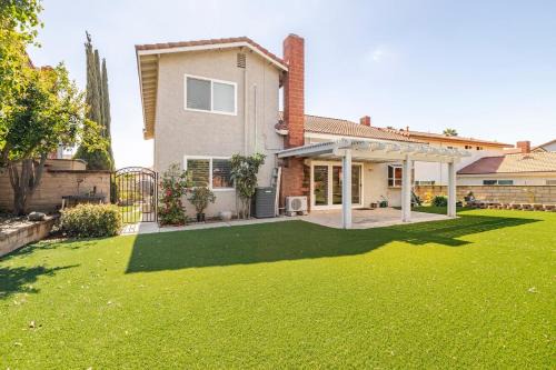 Spacious 4-bedroom family house-20 mins to Disney Land