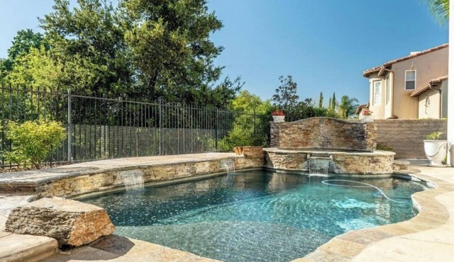 Spacious 4-bedroom house in excellent Santa Clarita with AC