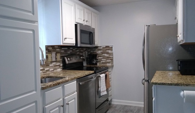 Spacious 4-Bedroom Townhouse – Perfect Fall Getaway in Silver Springn34/50