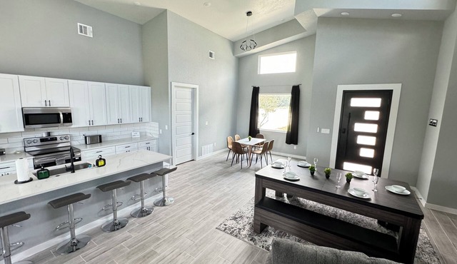 Spacious 4-bedroom home w/Hot Tub, Game Table and Karaoke in Texas Hill Country