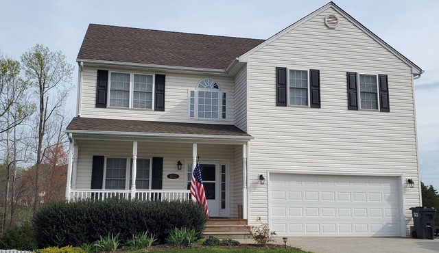 Spacious 4 Bedroom 2.5 Bath Home, great location!
