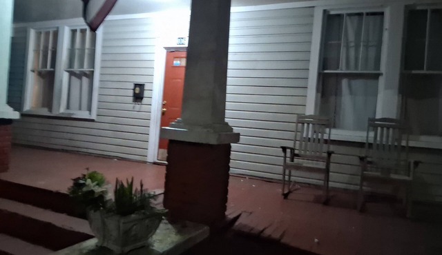 Spacious 4 bedroom 2 bathroom historic home close to historic Selma downtown!