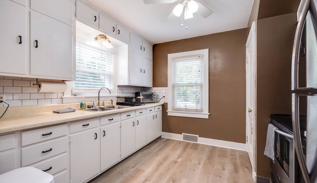 Spacious 4-bedroom 2 Bath in central Wilmington.nwith Hot Tub.