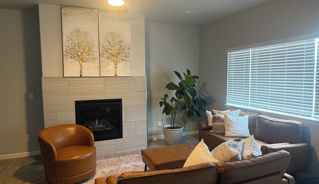 Spacious 4-bedroom 3.5 bathrooms house in charming Milliken