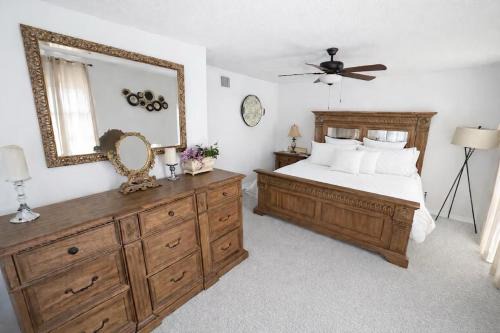 Spacious 4 bedroom 3 bath Clearwater Vacation House Cowboy Pool Fire Pit Games Close to Clearwater Beach Biking Trail Farmers Markets Harbor Health Spa Baycare Ballpark and Ruth Eckerd Hall Golf Courses