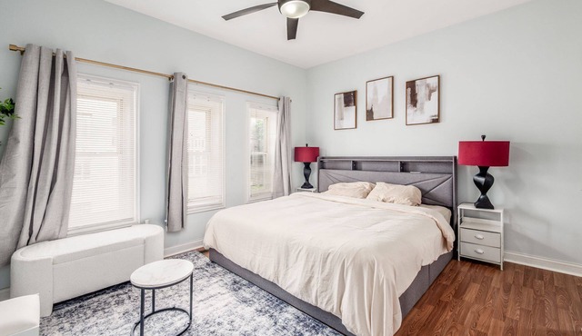 Spacious 4-bedroom 3 baths in 2 story townhome in Old Towne East w/Game Room