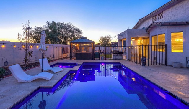 Spacious 4-bedroom/3-Bath house with pool and 8-person Spa in lovely Phoenix