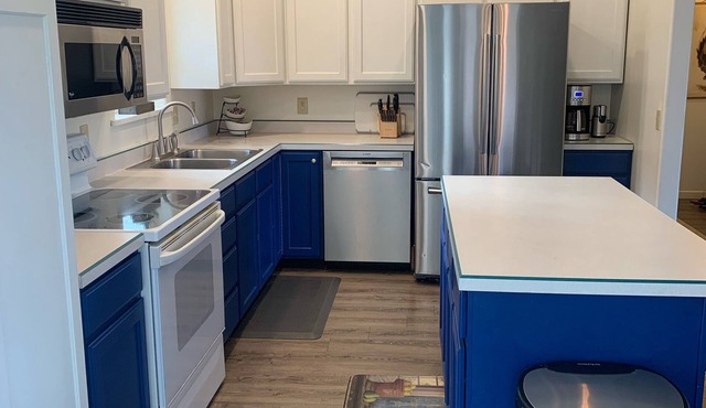 Spacious 4 Bedroom, 3 Bath Home Only 1/2 Mile From Downtown - Cody, WY