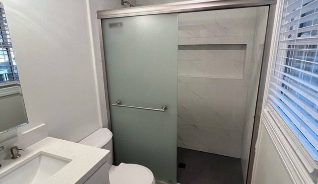 Spacious 4-bedroom 3 bathroom house in lovely Doraville with WiFi, AC, Fenced