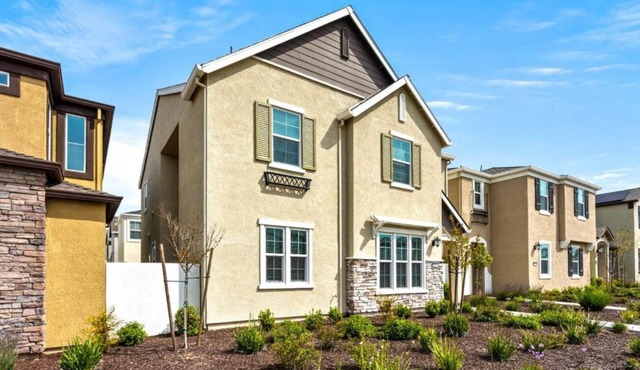 Spacious 4-bedroom 3-bath pet friendly house in West Roseville