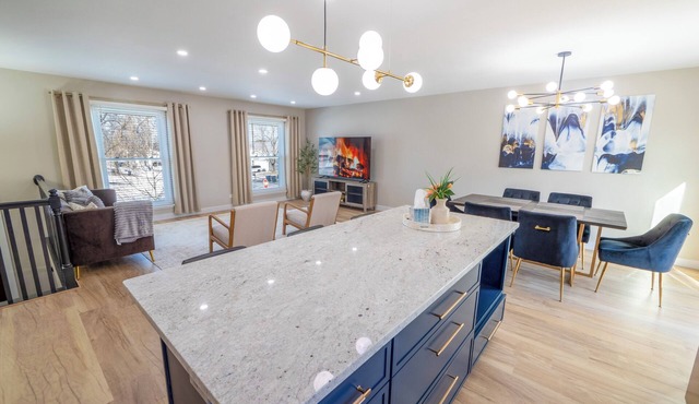 Spacious 4 bedroom/3 full bathroom Family Friendly Perfect for Group& Long Stays