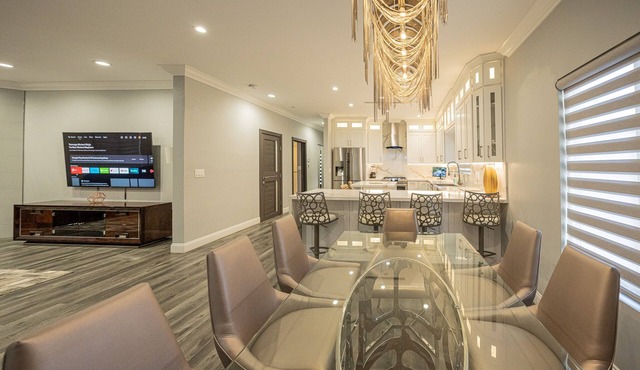 Spacious 4-bedroom, 4.5bath house in peaceful Burbank