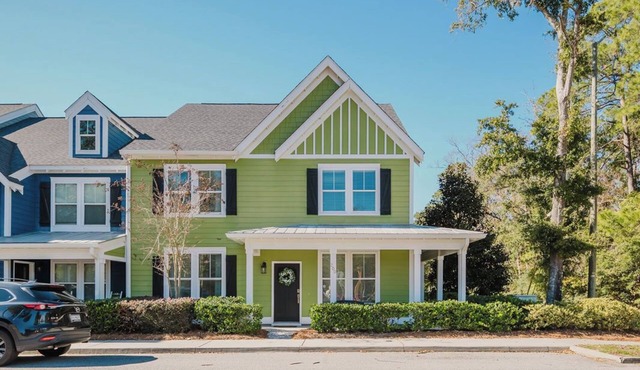 Spacious 4 Bedroom, 4 Bath Townhome in Historic Old Town Bluffton