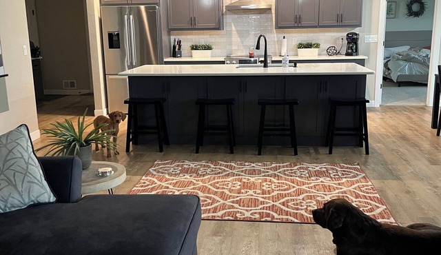 Spacious 4-bedroom/4 bath house with WiFi and AC in Kaukauna.