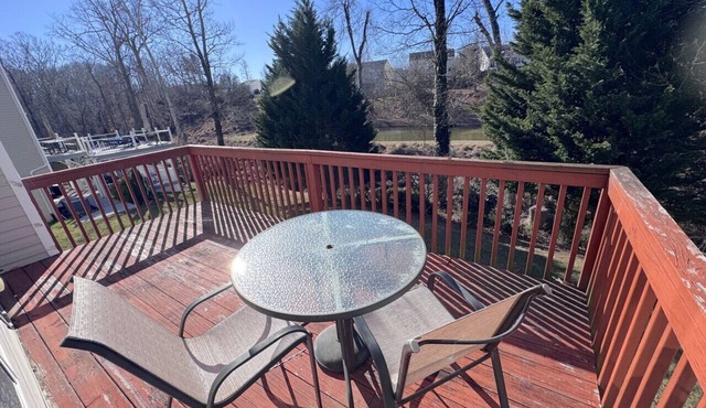 Spacious 4 bedroom 4 bathroom home near Airport