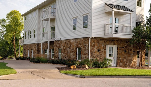 Spacious 4-bedroom/4 bath townhome in fabulous Parkville with golf course views