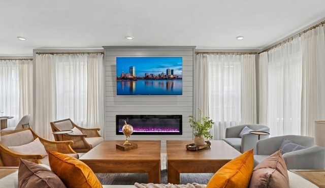 Spacious 4-bedroom 4-bath house with parking, game room, outside lounge and AC